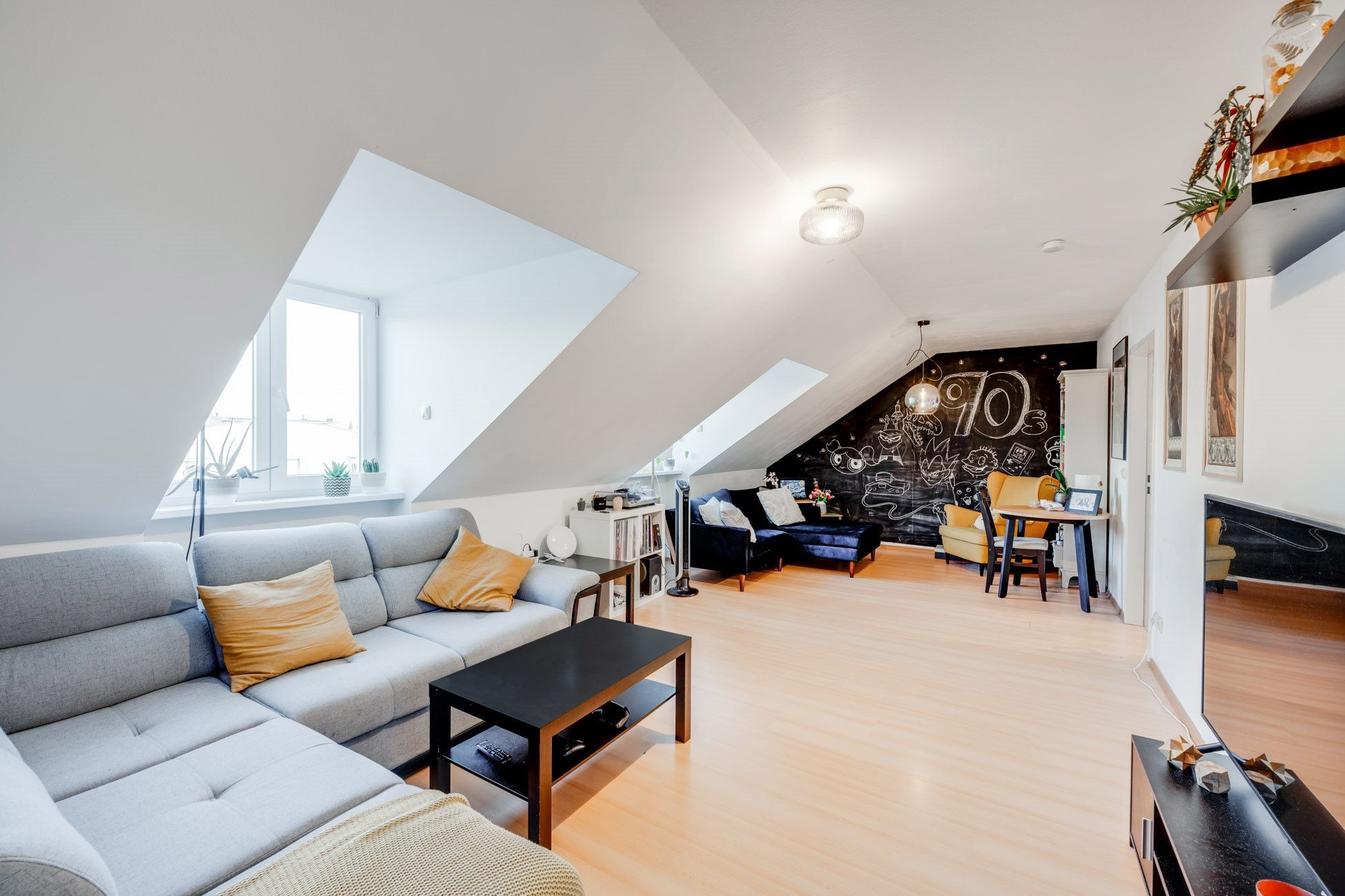 Aigner Immobilien GmbH - Immobilienangebot - 80797 München - Schwabing-West - Dachgeschosswohnung - Im Innenhof gelegene 3-Zimmer Dachgeschosswohnung fußläufig zum Hohenzollernplatz