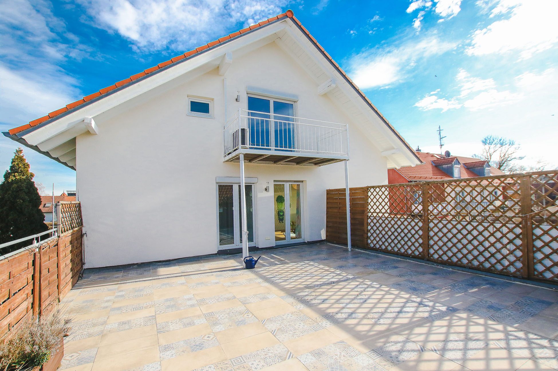 Aigner Immobilien GmbH - Immobilienangebot - 85551 Kirchheim - Kirchheim - Etagenwohnung - Großzügige Maisonette-Wohnung mit Hausflair, großer Dachterrasse und eigenem Garten in Kirchheim