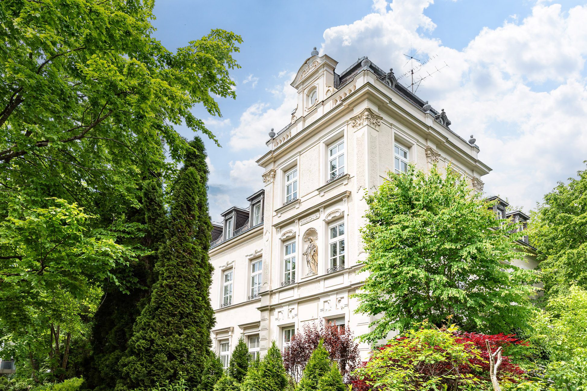 Aigner Immobilien GmbH - Immobilienangebot - 81479 München - Solln - Dachgeschosswohnung - Toplage Solln: Altbaucharme trifft Moderne - Bezugsfreie Maisonettewohnung mit Turmzimmer!