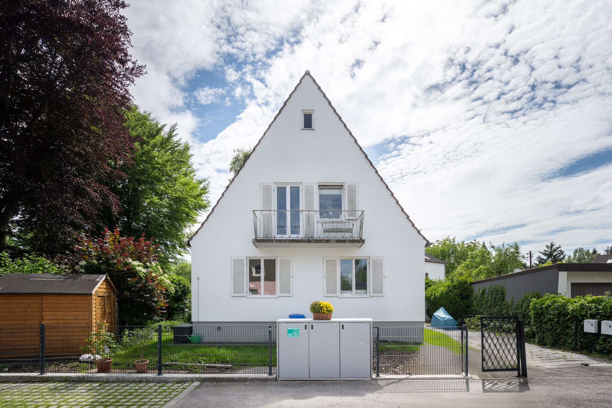 Aigner Immobilien GmbH - Immobilienangebot - 82194 Gröbenzell - Gröbenzell - Einfamilienhaus - Bezugsfrei: Familiendomizil mit vielseitigen Nutzungsmöglichkeiten und idyllischem Traumgarten