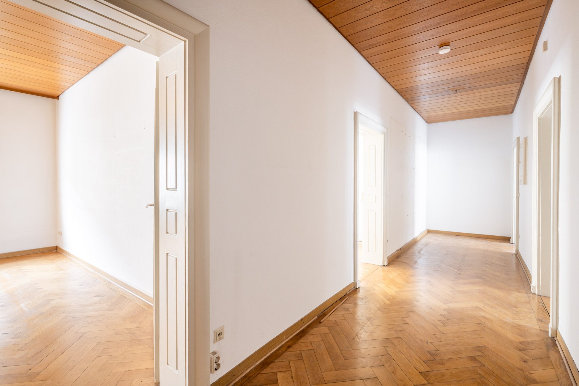 Aigner Immobilien GmbH - Immobilienangebot - 80339 München - Schwanthalerhöhe - Etagenwohnung - Altbau-Rohdiamant mit Balkon, Tiefgarage und variablen Grundriss