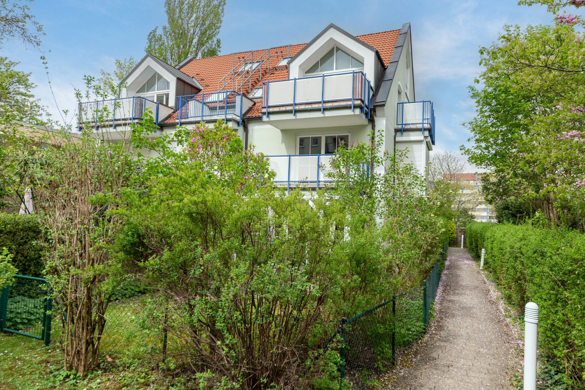 Aigner Immobilien GmbH - Immobilienangebot - 80687 München - Laim - Dachgeschosswohnung - Top geschnitten! Sonnige DG-Maisonette mit Südterrasse in grüner Innenhoflage