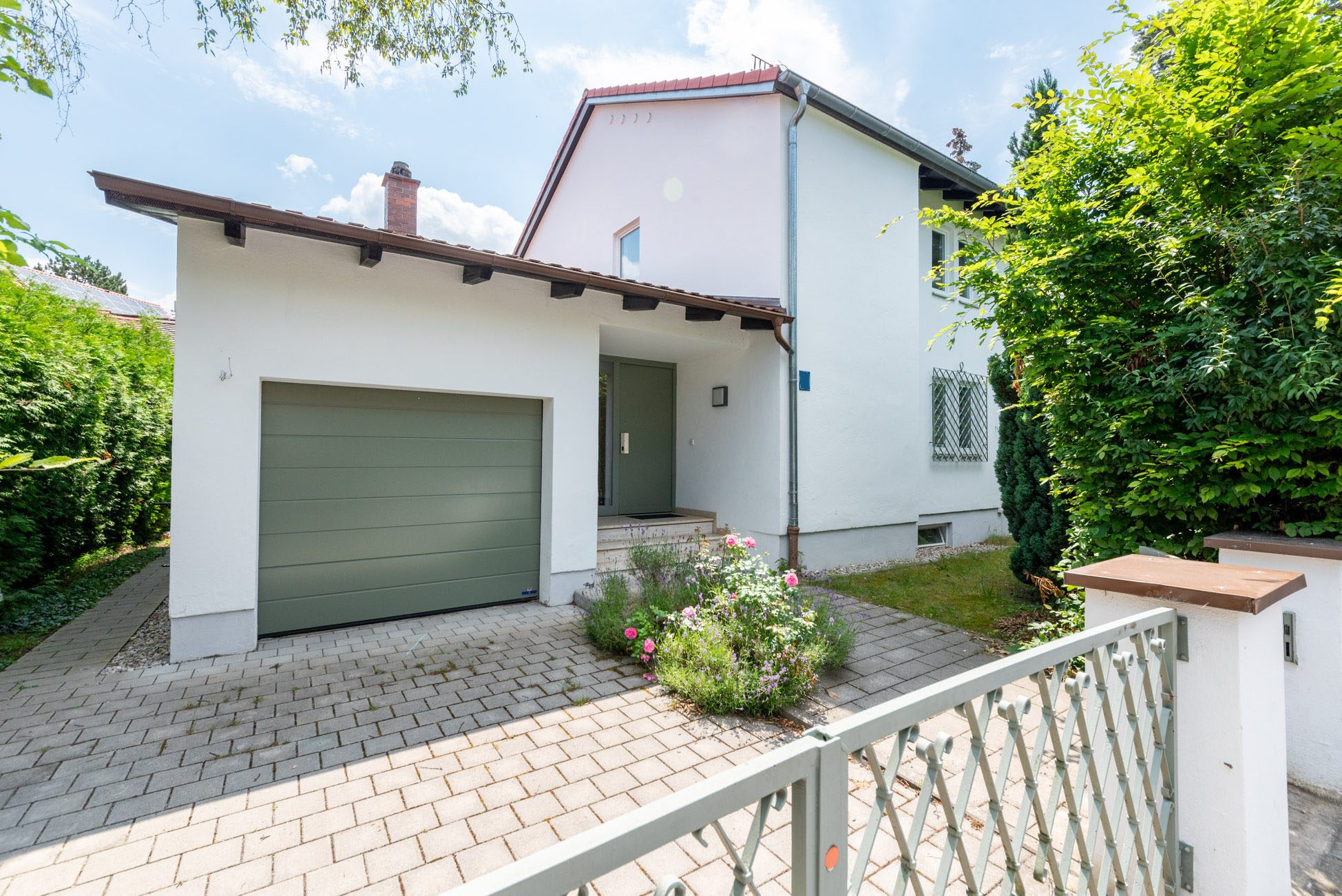 Aigner Immobilien GmbH - Immobilienangebot - 81245 München - Obermenzing - Einfamilienhaus - Familienparadies am Nymphenburger Kanal: Modernes Haus mit Wohlfühlambiente