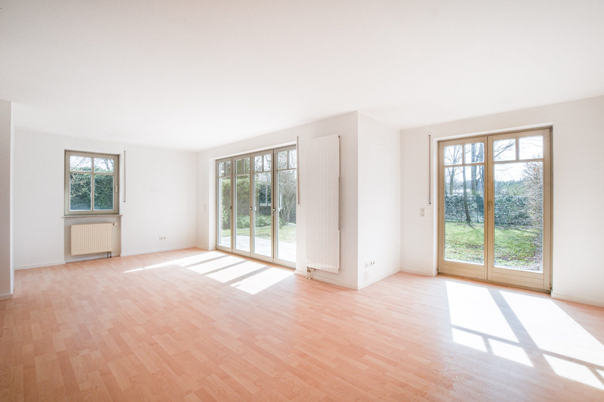 Aigner Immobilien GmbH - Immobilienangebot - 81249 München - Lochhausen - Erdgeschosswohnung - Gartenliebhaber aufgepasst! 2,5 (3) Zi. Gartenwohnung mit umlaufenden Süd-West Garten