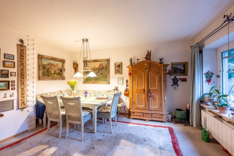 Aigner Immobilien GmbH - Immobilienangebot - 81377 München - Hadern - Einfamilienhaus - Ruhig gelegenes Einfamilienhaus mit großzügigem Garten in Hadern