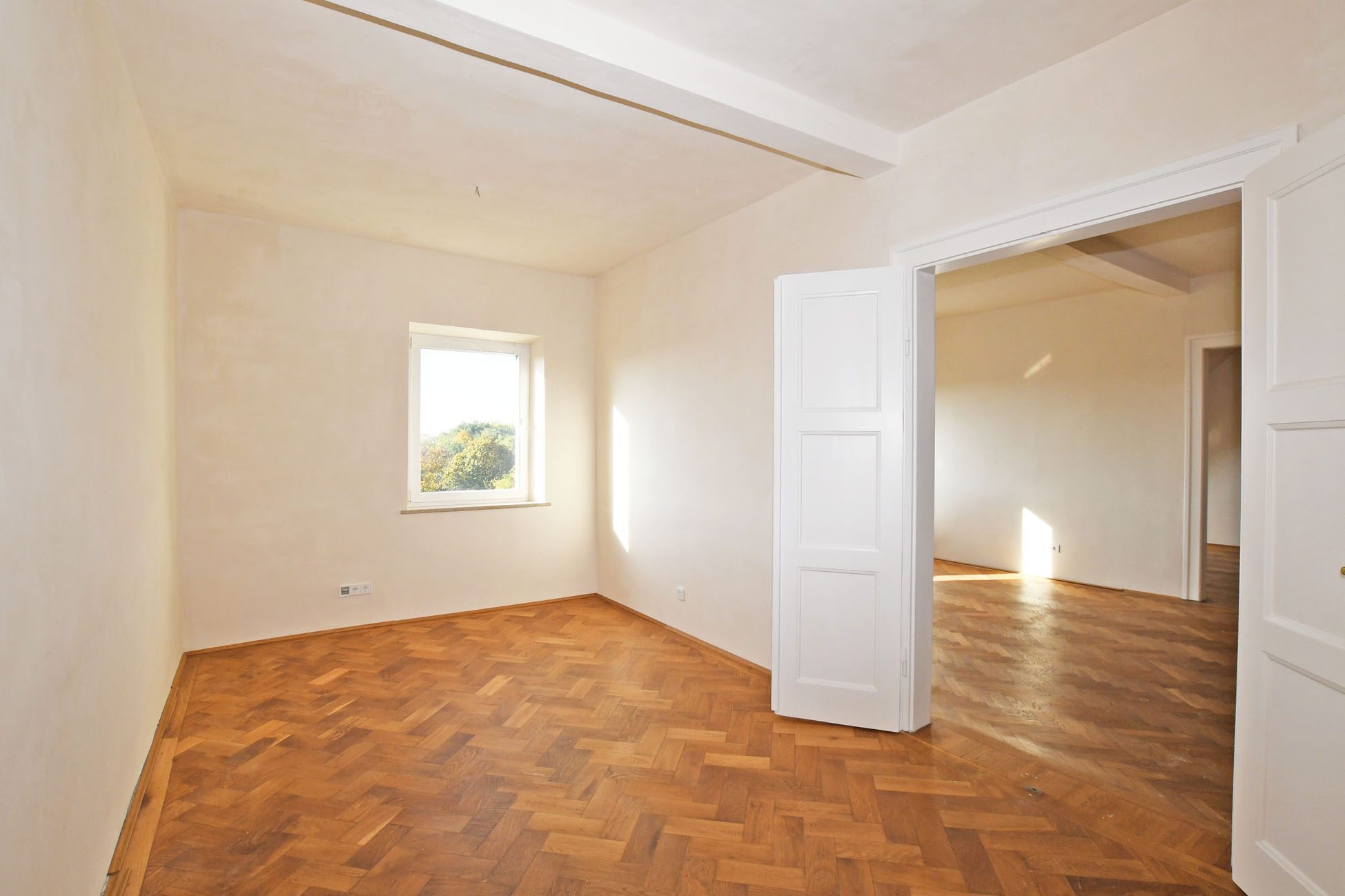 Aigner Immobilien GmbH - Immobilienangebot - 81675 München - Bogenhausen - Büro - Parkblick hinter dem Prinzregententheater - Hochwertig renovierte Gewerbefläche mit edlem Parkett