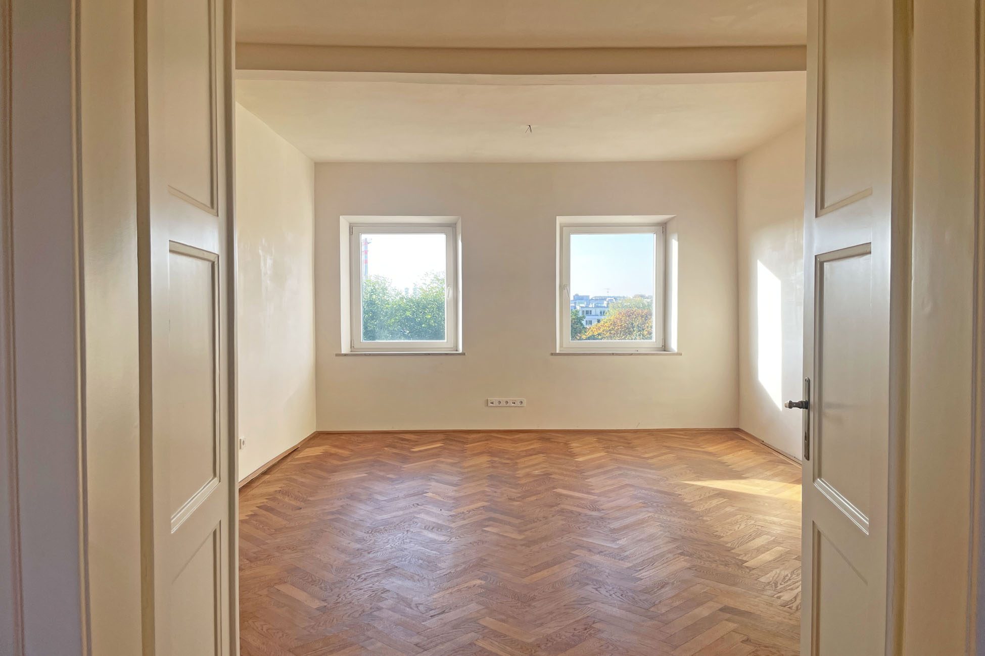 Aigner Immobilien GmbH - Immobilienangebot - 81675 München - Bogenhausen - Büro - Parkblick hinter dem Prinzregententheater - Hochwertig renovierte Gewerbefläche mit edlem Parkett