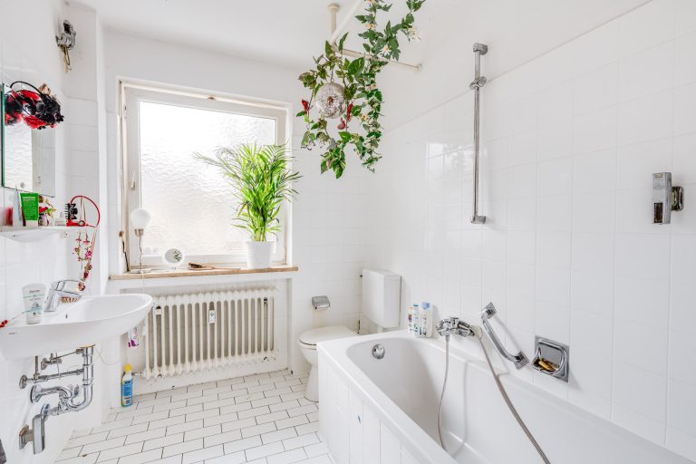 Aigner Immobilien GmbH - Immobilienangebot - 81679 München - Bogenhausen - Etagenwohnung - Großzügig geschnittene 3-Zimmer-Wohnung mit zwei Balkonen