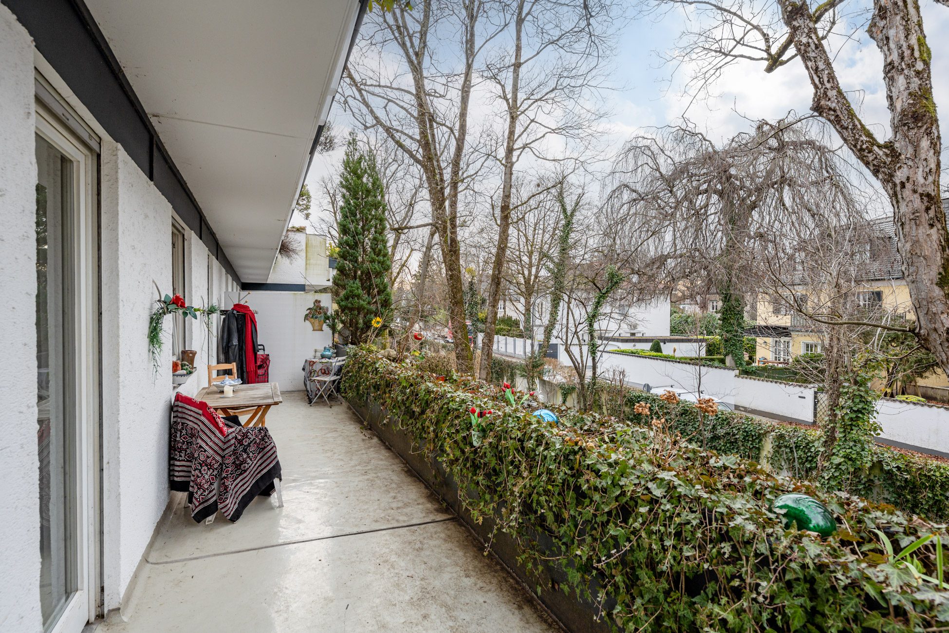 Aigner Immobilien GmbH - Immobilienangebot - 81679 München - Bogenhausen - Etagenwohnung - Großzügig geschnittene 3-Zimmer-Wohnung mit zwei Balkonen
