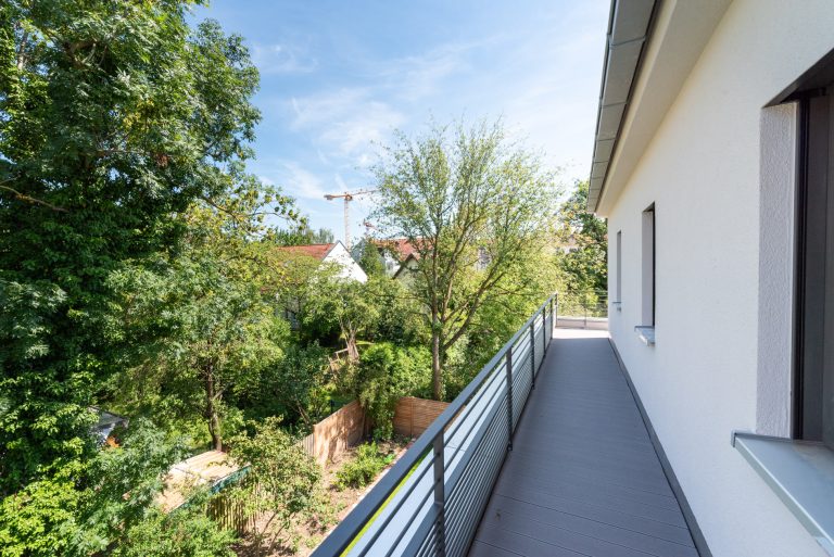 Aigner Immobilien GmbH - Immobilienangebot - 80992 München - Moosach - Dachgeschosswohnung - Erstklassiges Penthouse in elegantem 3-Familien-Stadthaus mit Traumterrasse und Blick ins Grüne