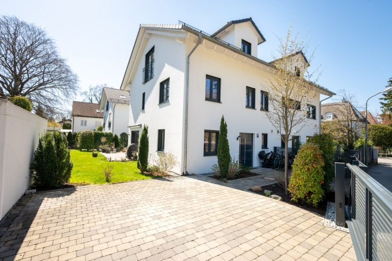 Aigner Immobilien GmbH - Immobilienangebot - 81825 München - Trudering - Doppelhaushälfte - Zeitlos schön – Hochwertige Doppelhaushälfte mit Stil & Substanz in ruhiger Lage von Trudering