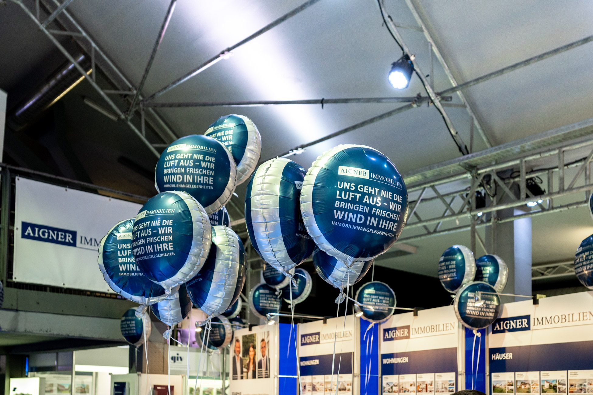 Ballons von Aigner Immobilien auf der Münchner Immobilie Messe 2025
