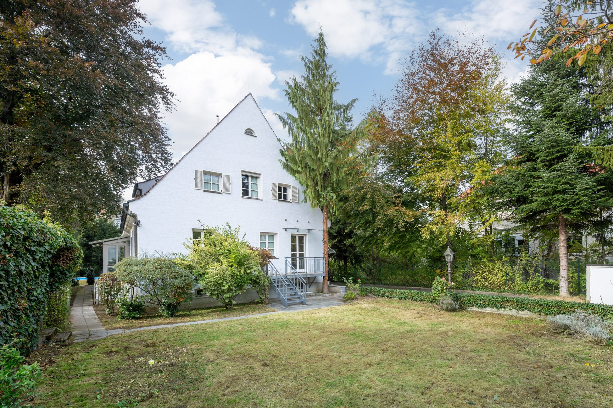 Aigner Immobilien GmbH - Immobilienangebot - 80639 München - Nymphenburg - Einfamilienhaus - Charmanter Altbau mit großem Ausbaupotenzial und einem Parkgrundstück mit altem Baumbestand