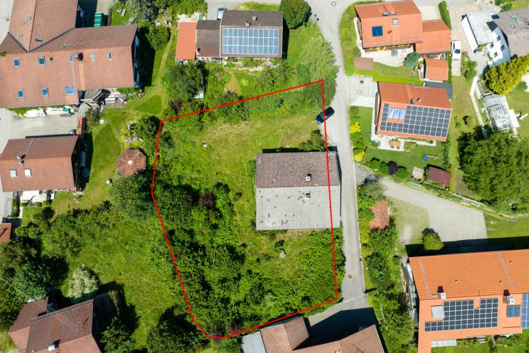 Aigner Immobilien GmbH - Immobilienangebot - 83626 Valley - Valley - Baugrund für Ein- / Zweifamilienhäuser - Liebhaber aufgepasst: Denkmalgeschütztes Bauernhaus aus 1728 mit großer Ausbaureserve