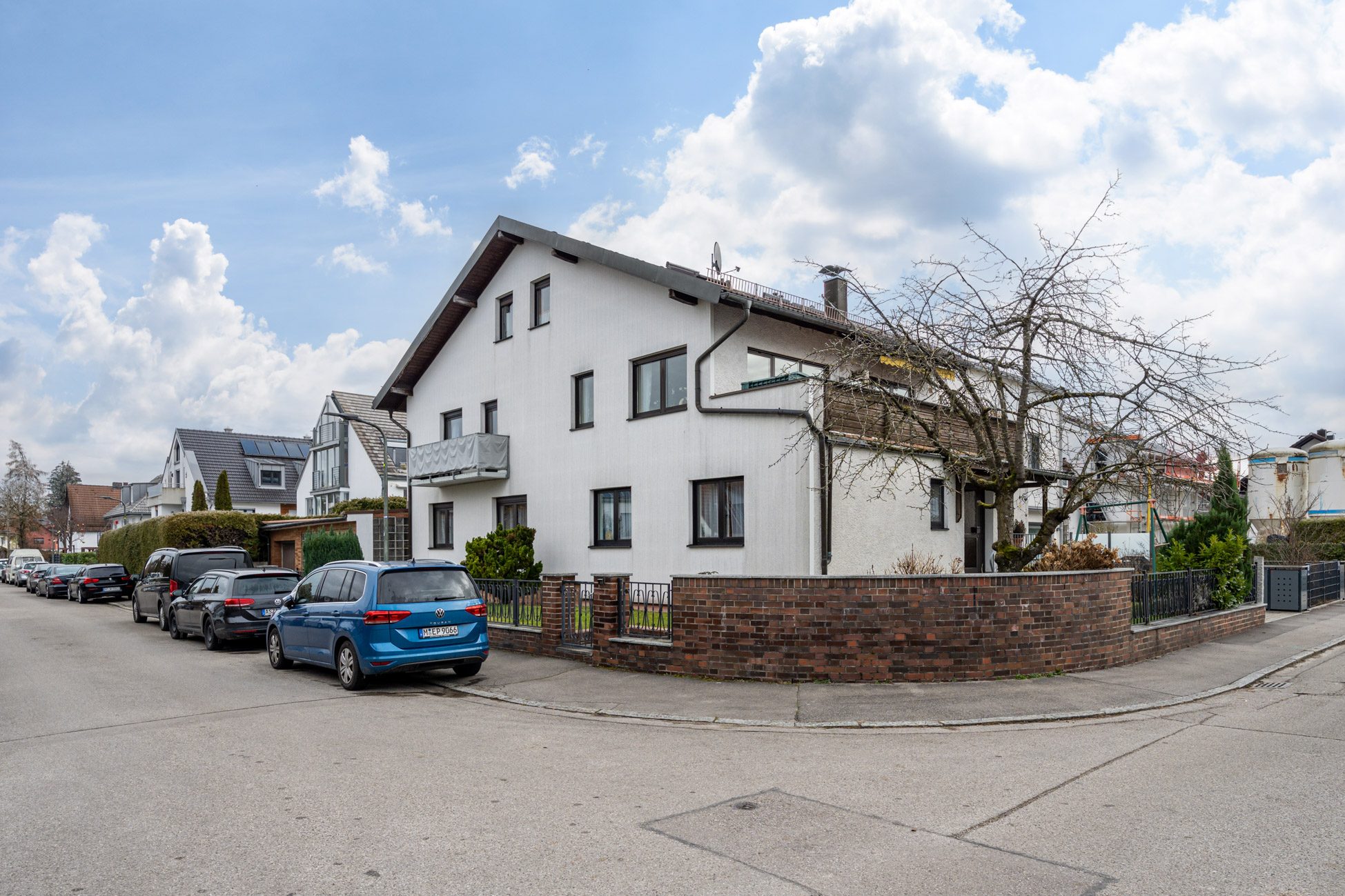 Aigner Immobilien GmbH - Immobilienangebot - 81825 München - Trudering - Mehrfamilienhaus - Investieren und Wohlfühlen: Vielseitiges Mehrfamilienhaus mit vier Einheiten