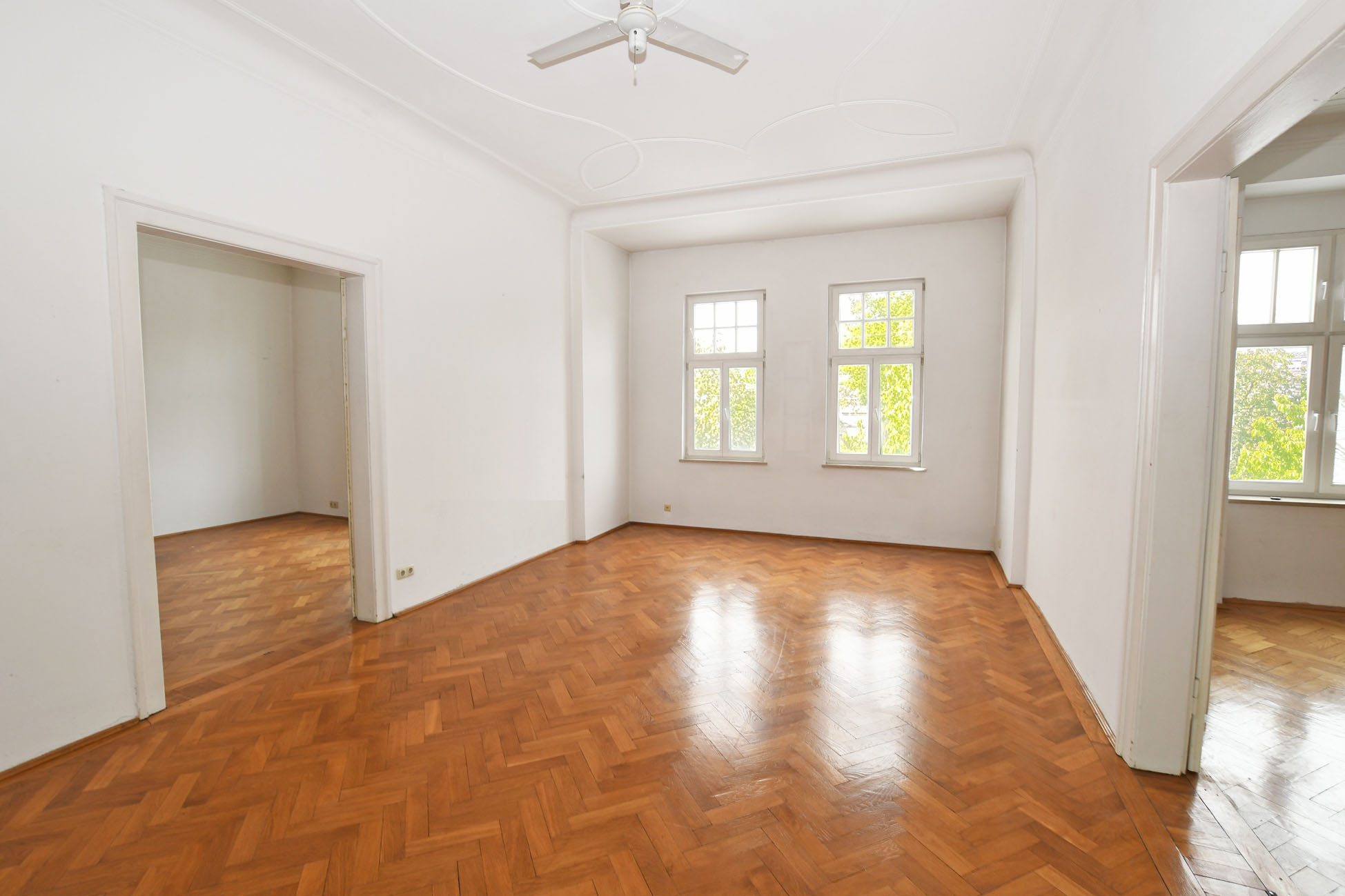 Aigner Immobilien GmbH - Immobilienangebot - 81675 München - Bogenhausen - Büro - Kombinieren Sie Arbeiten und Wohnen im charmanten Altbau hinter dem Prinzregententheater!
