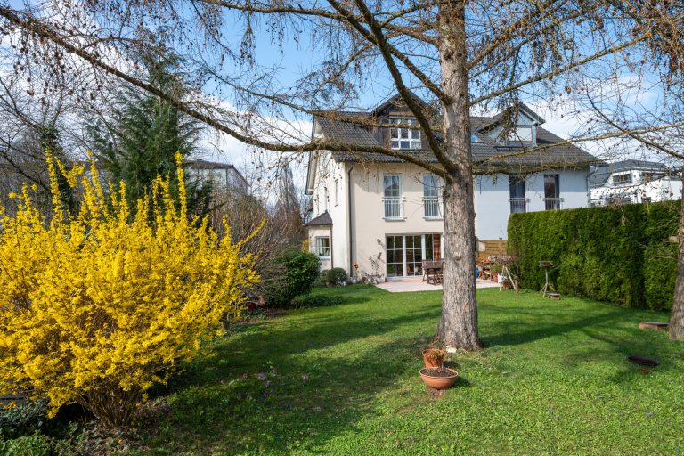 Aigner Immobilien GmbH - Immobilienangebot - 85764 Oberschleißheim - Oberschleißheim - Doppelhaushälfte - Idyllische Doppelhaushälfte in Oberschleißheim mit schönem Garten