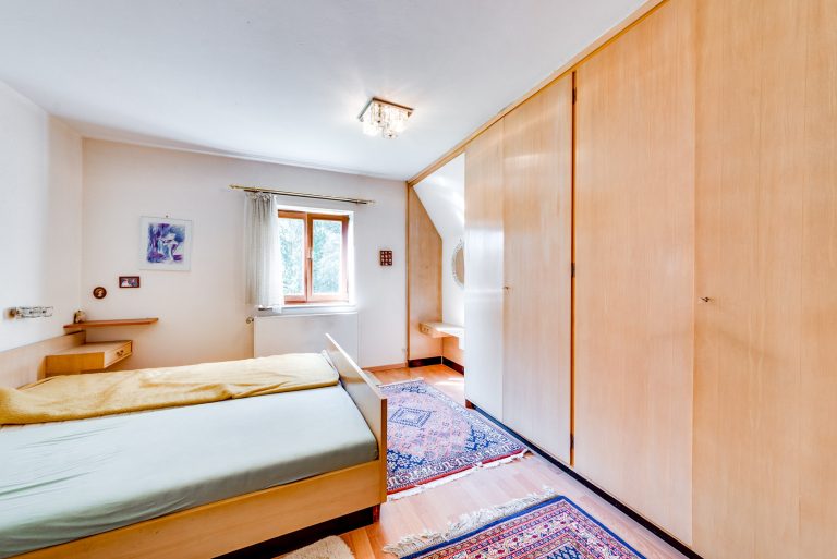 Aigner Immobilien GmbH - Immobilienangebot - 81375 München - Großhadern - Einfamilienhaus - Einfamilienhaus mit großem Grundstück in familienfreundlicher, begehrter Lage