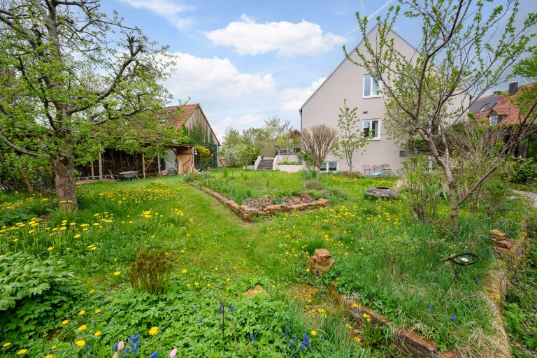 Aigner Immobilien GmbH - Immobilienangebot - 85253 Erdweg - Erdweg - Doppelhaushälfte - Wohlfühlen in ruhiger Lage–Doppelhaushälfte mit großem Garten & viel Platz für die Familie