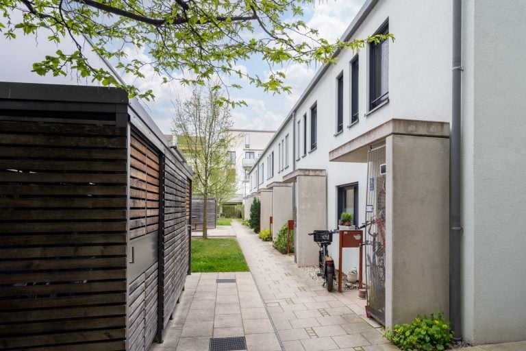 Aigner Immobilien GmbH - Immobilienangebot - 80809 München - Schwabing - Erdgeschosswohnung - Exklusives Townhaus mit kleinem Stadtgarten in Schwabing