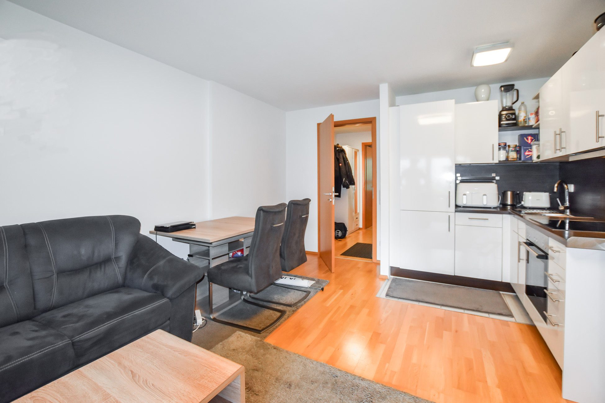 Aigner Immobilien GmbH - Immobilienangebot - 80634 München - Neuhausen - Wohnungen - Helle 2-Zimmer-Wohnung mit Terrasse und gepflegtem Ambiente
