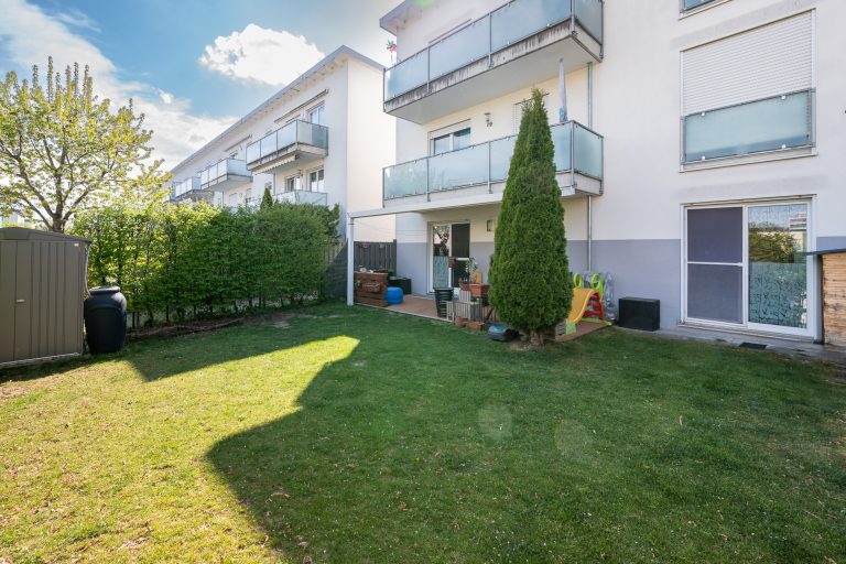 Aigner Immobilien GmbH - Immobilienangebot - 82256 Fürstenfeldbruck - Fürstenfeldbruck-Stadt - Erdgeschosswohnung - Gartentraum sucht Familie! 3,5-Zimmer-Wohnung mit Hobbyraum in Randlage FFB