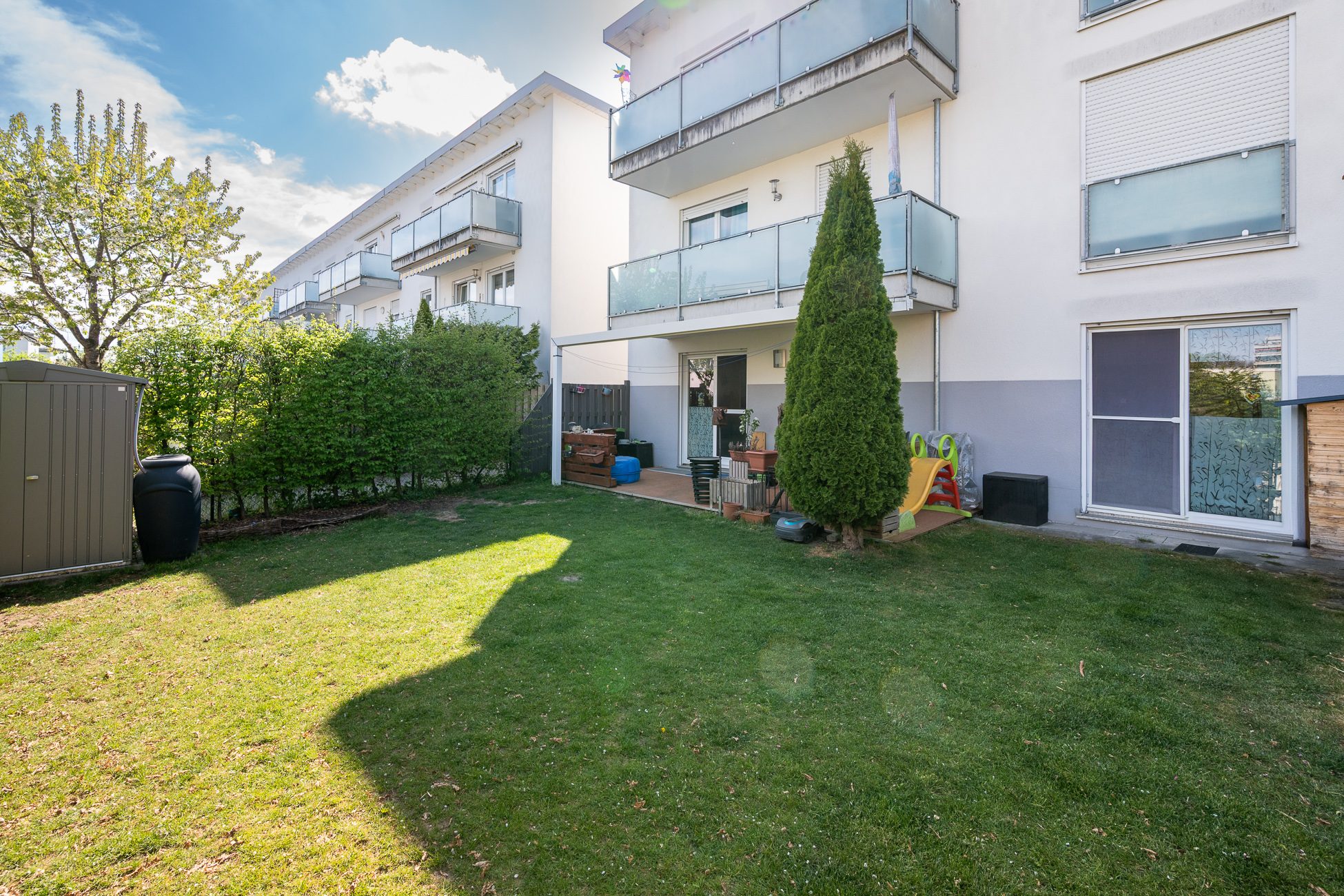 Aigner Immobilien GmbH - Immobilienangebot - 82256 Fürstenfeldbruck - Fürstenfeldbruck-Stadt - Erdgeschosswohnung - Gartentraum sucht Familie! 3,5-Zimmer-Wohnung mit Hobbyraum in Randlage FFB
