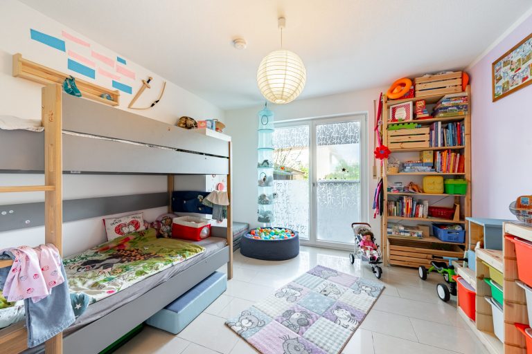 Aigner Immobilien GmbH - Immobilienangebot - 82256 Fürstenfeldbruck - Fürstenfeldbruck-Stadt - Erdgeschosswohnung - Gartentraum sucht Familie! 3,5-Zimmer-Wohnung mit Hobbyraum in Randlage FFB