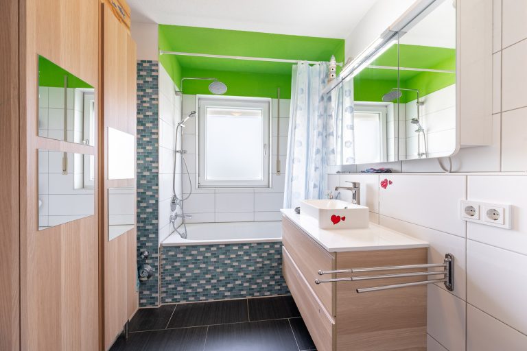 Aigner Immobilien GmbH - Immobilienangebot - 82256 Fürstenfeldbruck - Fürstenfeldbruck-Stadt - Erdgeschosswohnung - Gartentraum sucht Familie! 3,5-Zimmer-Wohnung mit Hobbyraum in Randlage FFB