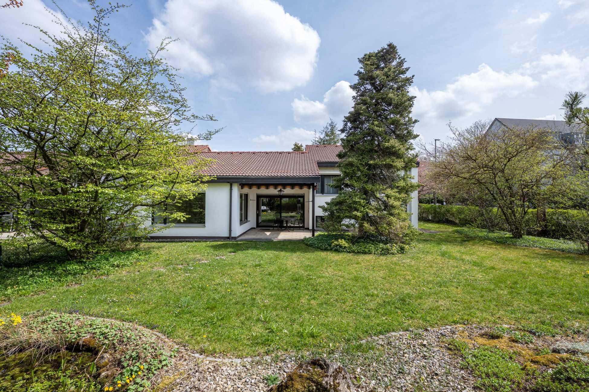 Aigner Immobilien GmbH - Immobilienangebot - 82152 Planegg - Großhadern - Reiheneckhaus - Sonnenverwöhntes Reiheneckhaus mit idyllischem Südwestgarten nahe München-Großhadern
