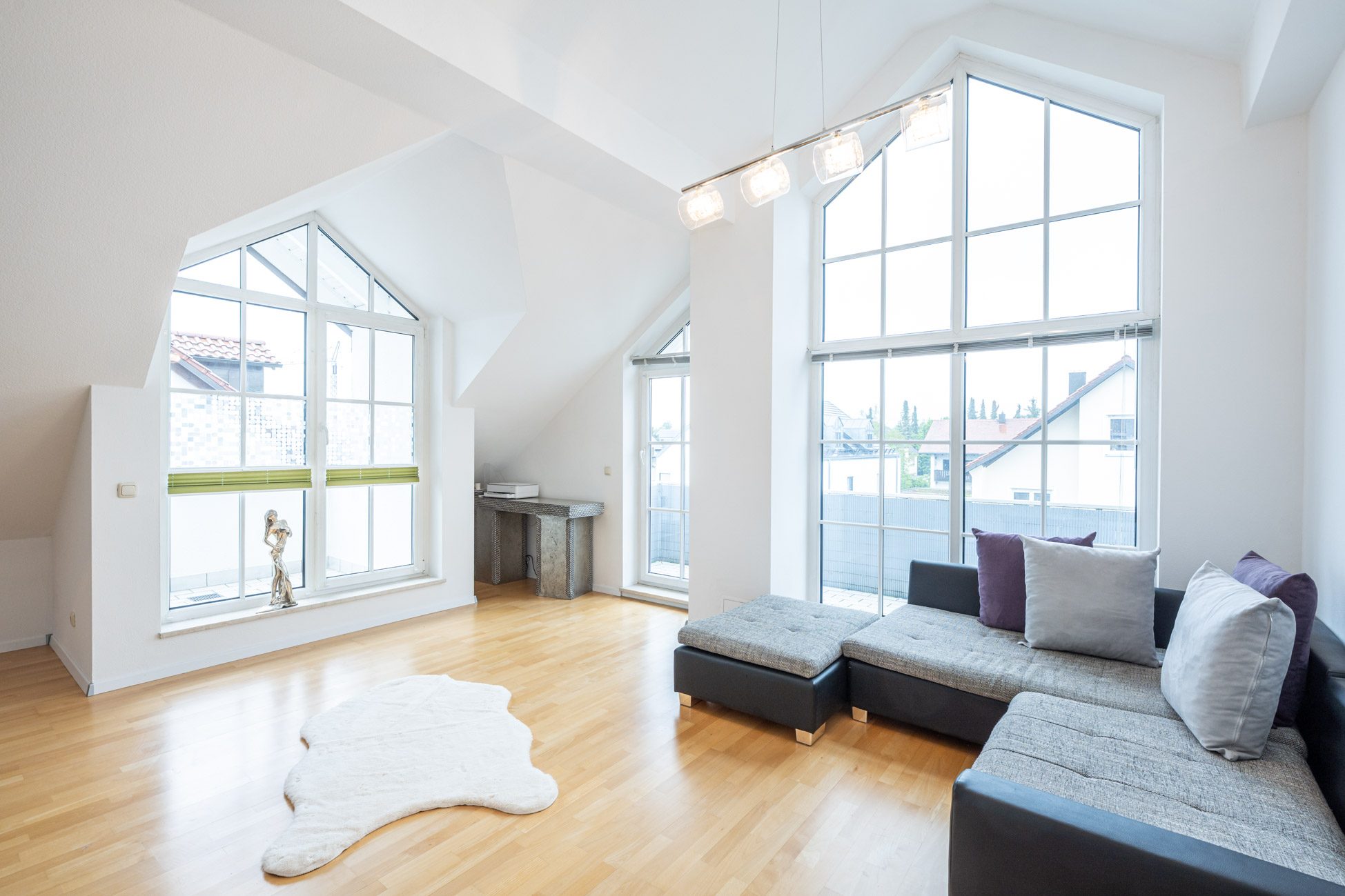 Aigner Immobilien GmbH - Immobilienangebot - 80999 München - Untermenzing - Dachgeschosswohnung - Helle 2-Zimmer-Wohnung mit zwei Terrassen und bis zu 4,60m hohen Decken