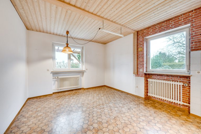 Aigner Immobilien GmbH - Immobilienangebot - 82256 Fürstenfeldbruck - Fürstenfeldbruck-Stadt - Doppelhaushälfte - Renovierungsbedürftige Doppelhaushälfte in Fürstenfeldbruck mit großzügigem Garten