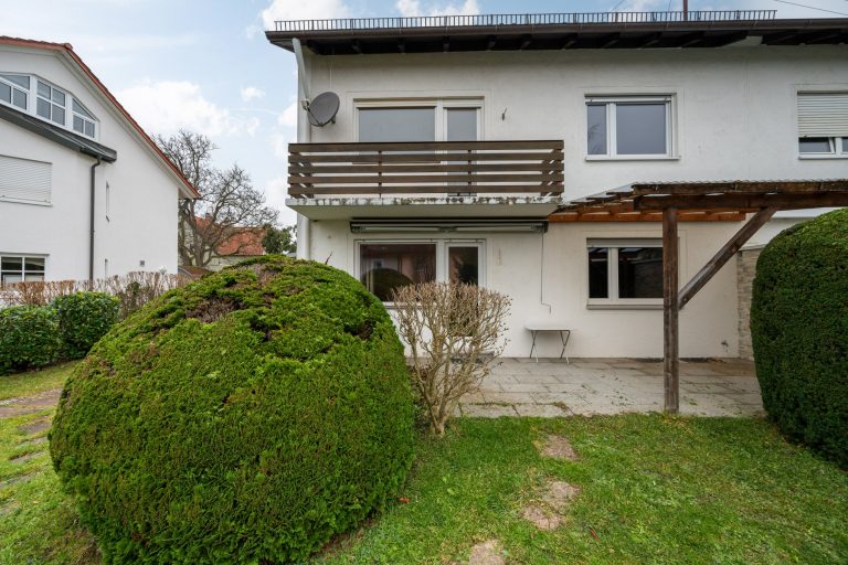 Aigner Immobilien GmbH - Immobilienangebot - 82256 Fürstenfeldbruck - Fürstenfeldbruck-Stadt - Doppelhaushälfte - Renovierungsbedürftige Doppelhaushälfte in Fürstenfeldbruck mit großzügigem Garten