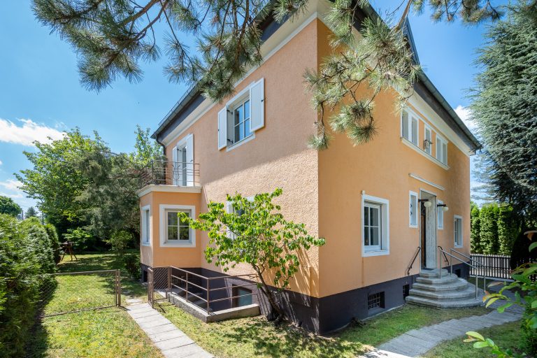 Aigner Immobilien GmbH - Immobilienangebot - 81377 München - Hadern - Villa - Rarität in Bestlage: Historische Villa mit idyllischem Garten und Außenpool im Blumenviertel