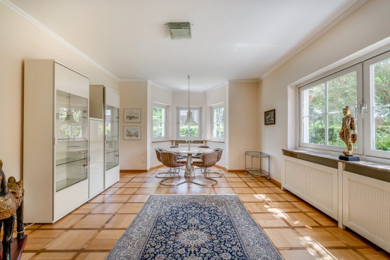 Aigner Immobilien GmbH - Immobilienangebot - 81377 München - Hadern - Villa - Rarität in Bestlage: Historische Villa mit idyllischem Garten und Außenpool im Blumenviertel