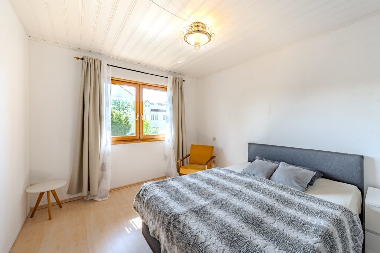 Aigner Immobilien GmbH - Immobilienangebot - 85375 Neufahrn b.Freising - Neufahrn b.Freising - Doppelhaushälfte - Charmante Doppelhaushälfte mit Einliegerwohnung und viel Potenzial!
