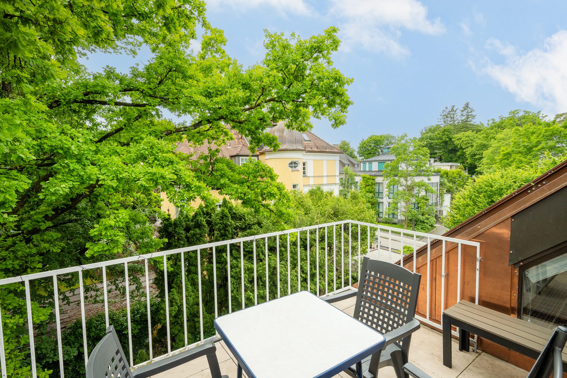 Aigner Immobilien GmbH - Immobilienangebot - 81479 München - Solln - Dachgeschosswohnung - Über den Dächern von Solln - Maissonettewohnung mit Potenzial und sonniger Dachterrasse