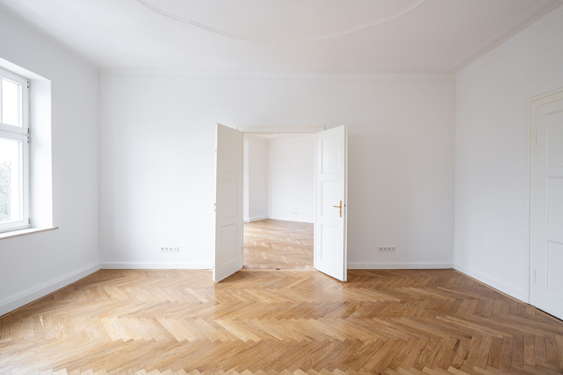 Aigner Immobilien GmbH - Immobilienangebot - 81675 München - Bogenhausen - Büro - Parkblick hinter dem Prinzregententheater - Eleganter Altbau mit Stuck, edlem Parkett & hohen Decken