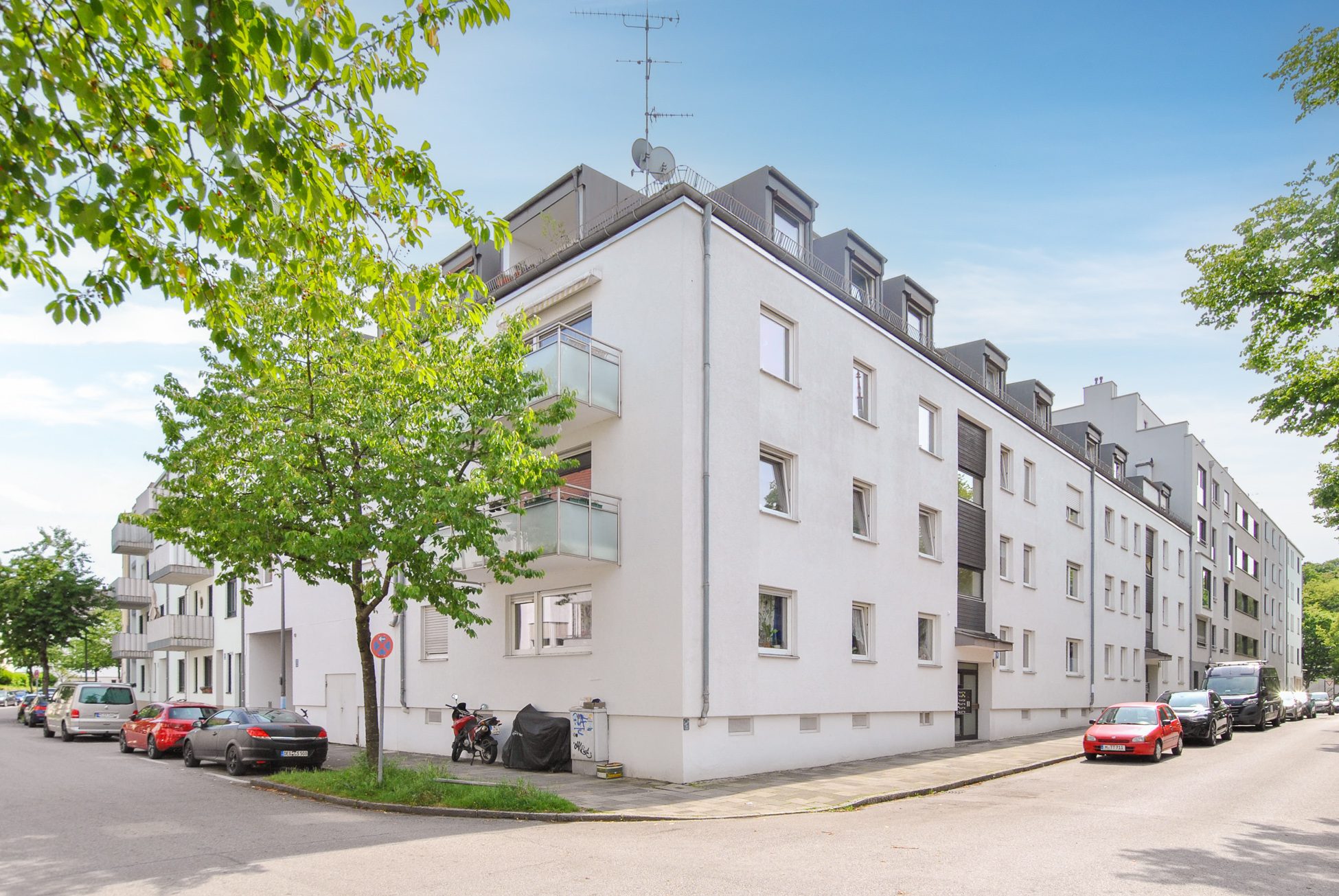 Aigner Immobilien GmbH - Immobilienangebot - 80809 München - Schwabing-West - Hochparterre - 1-Zimmer-Erdgeschosswohnung am Olympiapark mit Südbalkon