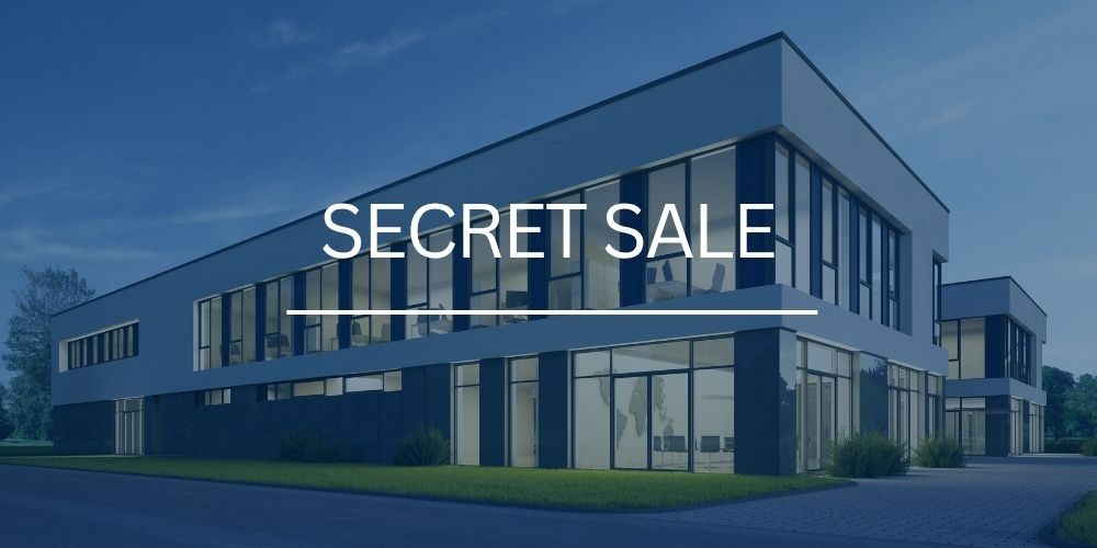Moderne Gewerbeimmobilie, Bürohaus mit zwei Etagen und bodentiefen Fenstern - Secret Sale