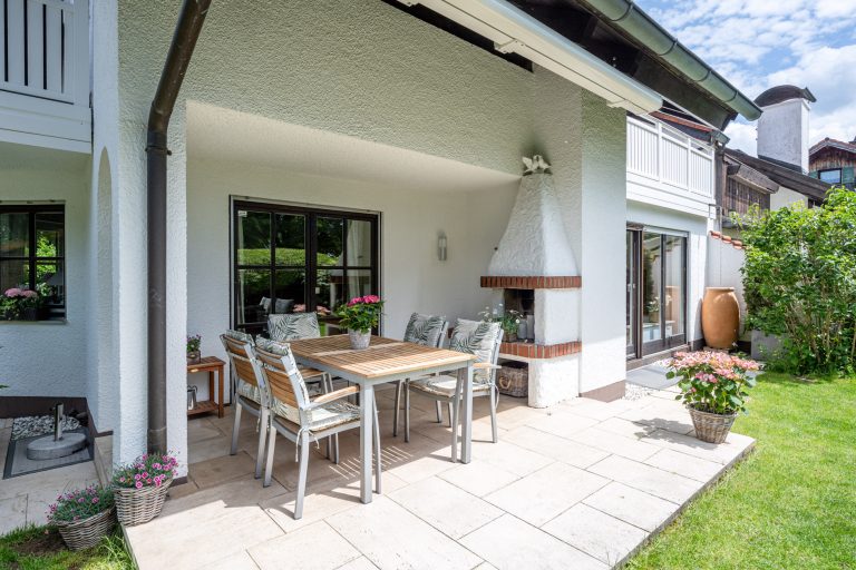 Aigner Immobilien GmbH - Immobilienangebot - 82065 Baierbrunn-Buchenhain - Baierbrunn - Doppelhaushälfte - Naturnah Wohnen: Renovierte DHH mit Südgarten und Platz für die ganze Familie!