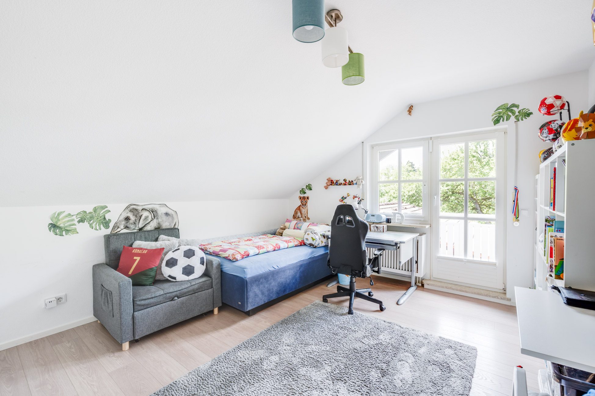 Aigner Immobilien GmbH - Immobilienangebot - 82065 Baierbrunn-Buchenhain - Baierbrunn - Doppelhaushälfte - Naturnah Wohnen: Renovierte DHH mit Südgarten und Platz für die ganze Familie!