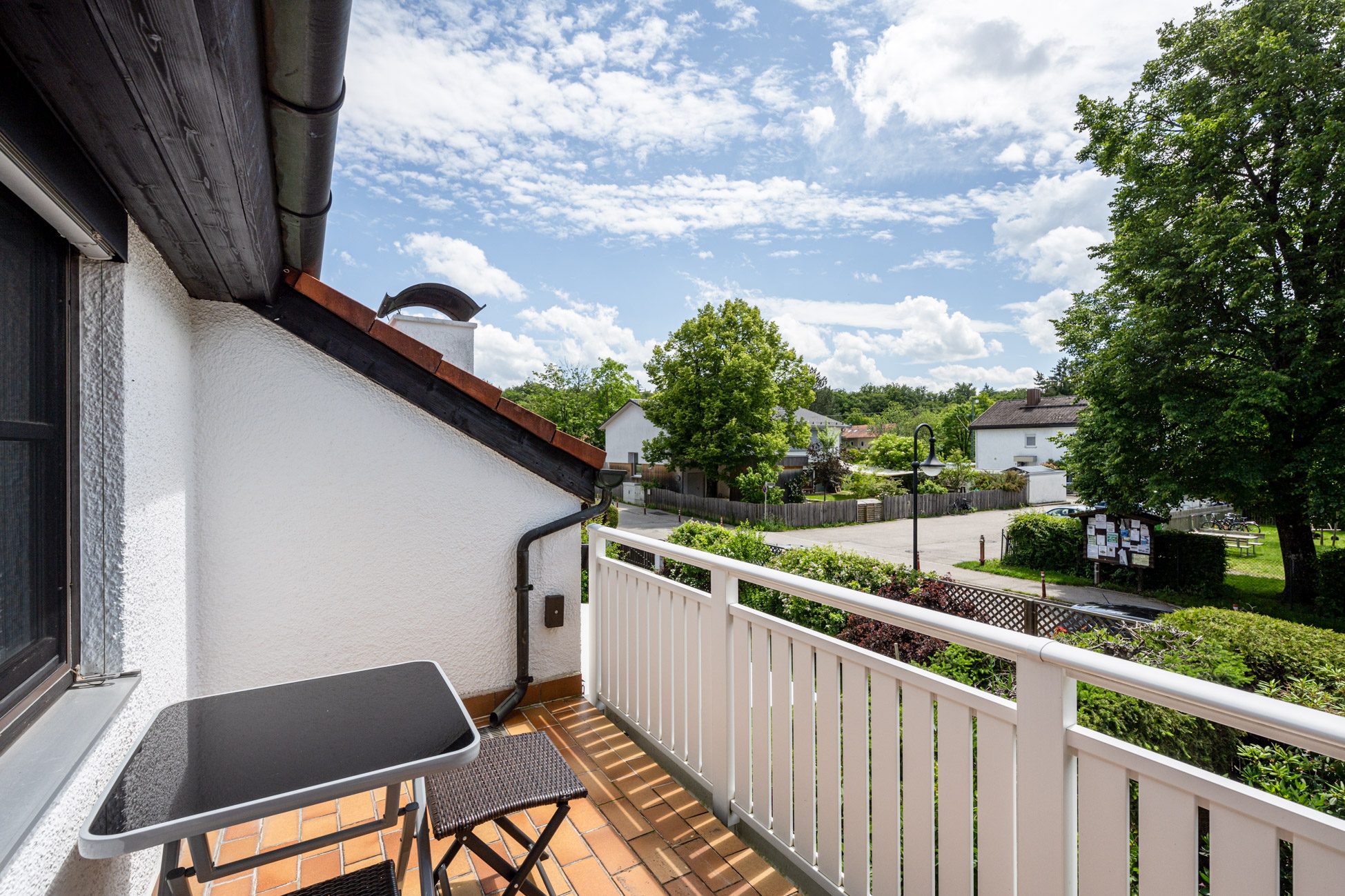 Aigner Immobilien GmbH - Immobilienangebot - 82065 Baierbrunn-Buchenhain - Baierbrunn - Doppelhaushälfte - Naturnah Wohnen: Renovierte DHH mit Südgarten und Platz für die ganze Familie!