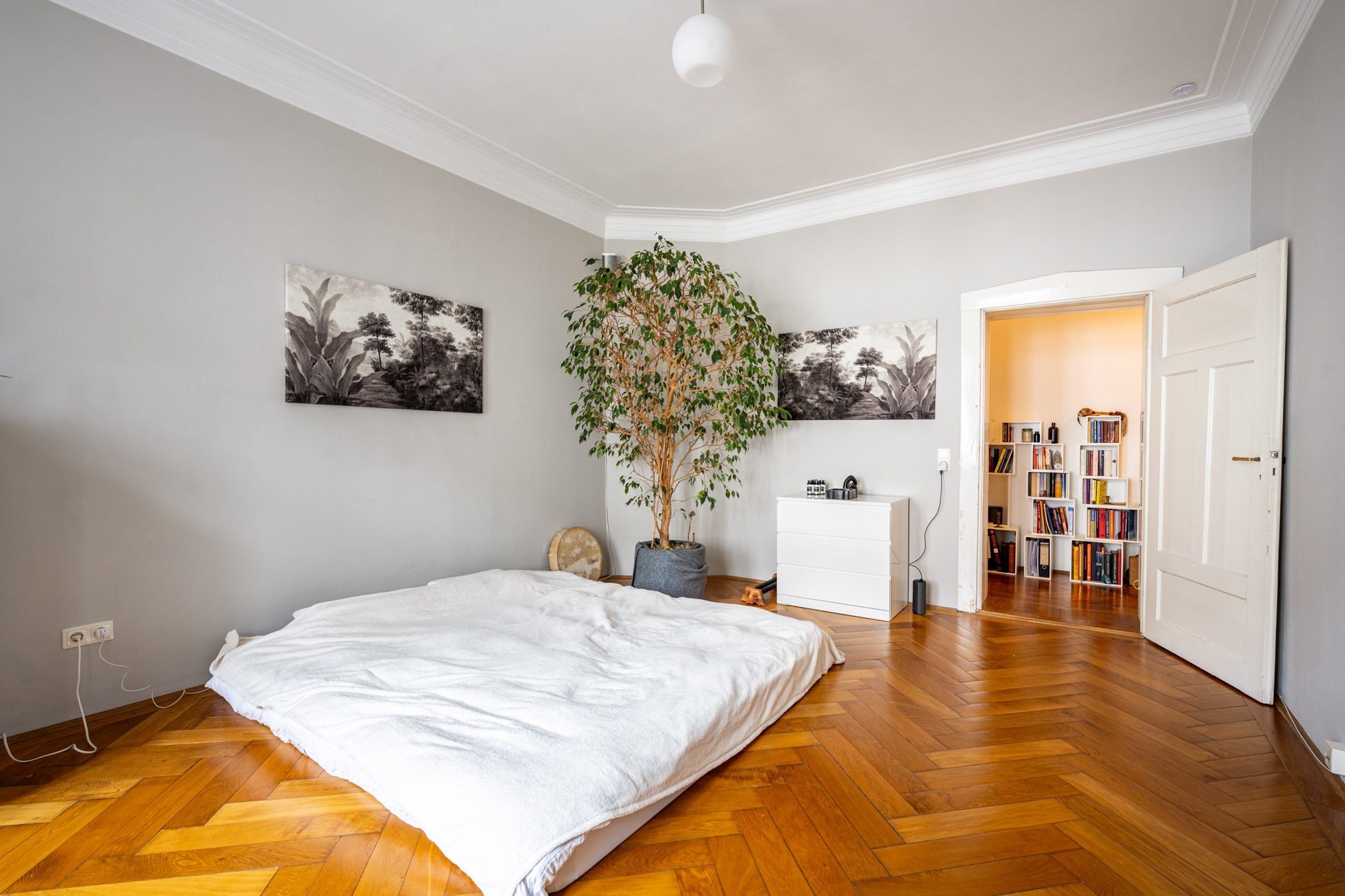 Aigner Immobilien GmbH - Immobilienangebot - 80634 München - Neuhausen - Etagenwohnung - Charmante, denkmalgeschützte 2-Zimmer-Altbauwohnung