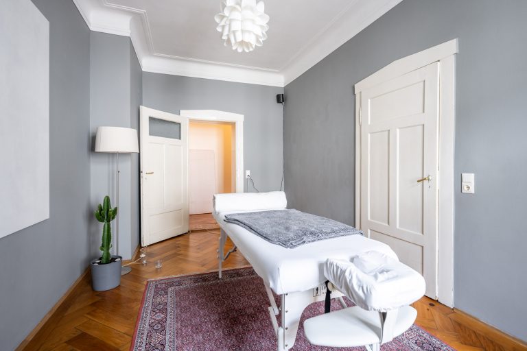 Aigner Immobilien GmbH - Immobilienangebot - 80634 München - Neuhausen - Etagenwohnung - Charmante, denkmalgeschützte 2-Zimmer-Altbauwohnung