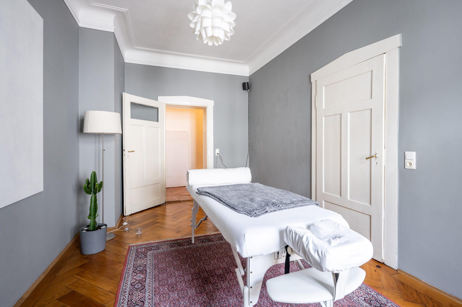 Aigner Immobilien GmbH - Immobilienangebot - 80634 München - Neuhausen - Etagenwohnung - Charmante, denkmalgeschützte 2-Zimmer-Altbauwohnung