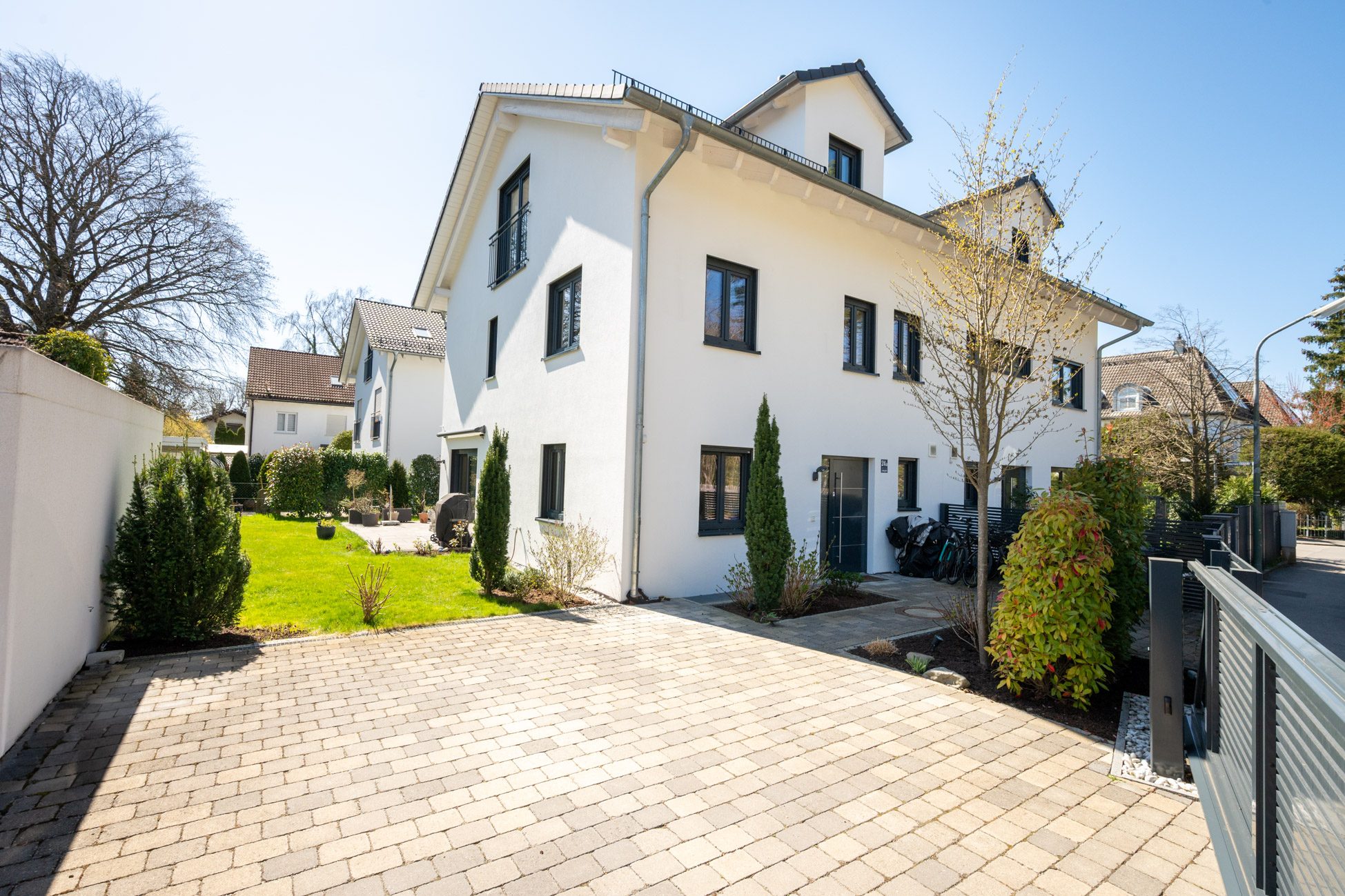 Aigner Immobilien GmbH - Immobilienangebot - 81825 München - Trudering - Doppelhaushälfte - Zeitlos schön – Hochwertige Doppelhaushälfte mit Stil & Substanz in ruhiger Lage von Trudering