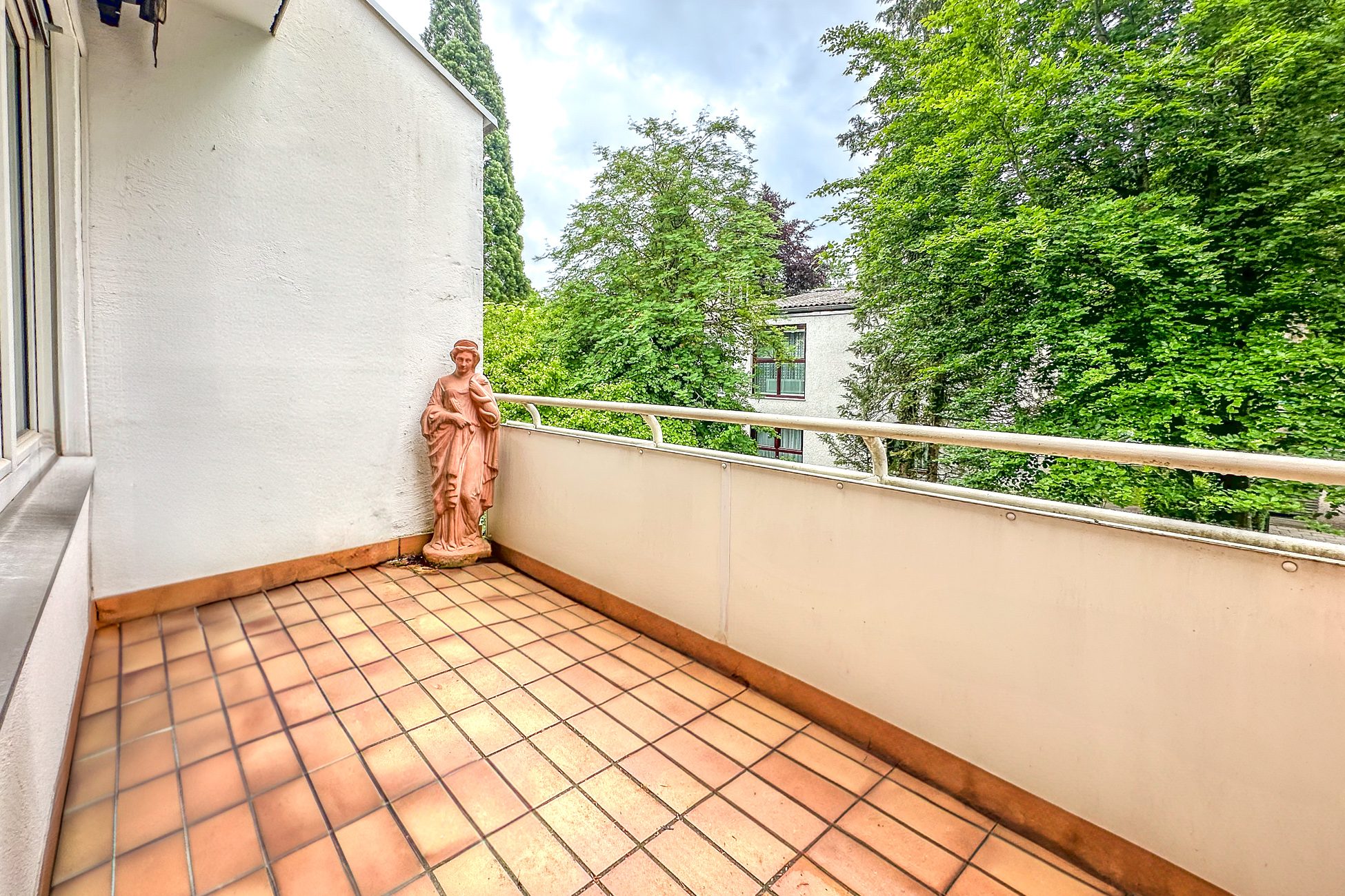 Aigner Immobilien GmbH - Immobilienangebot - 80997 München - Untermenzing - Etagenwohnung - Vermietete, helle 2-Zimmer-Wohnung mit Süd-Balkon