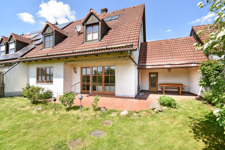 Aigner Immobilien GmbH - Immobilienangebot - 85244 Röhrmoos - Röhrmoos - Reiheneckhaus - Großzügiges, renovierungsbedürftiges Reiheneckhaus in Bestlage in Röhrmoos