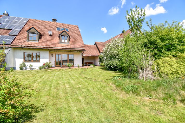 Aigner Immobilien GmbH - Immobilienangebot - 85244 Röhrmoos - Röhrmoos - Reiheneckhaus - Großzügiges, renovierungsbedürftiges Reiheneckhaus in Bestlage in Röhrmoos
